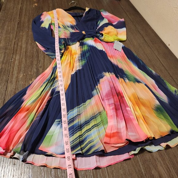 Maggy London Frankie Dress NWT Size 4 Small Snag on Sleeve - Picture 3 of 12